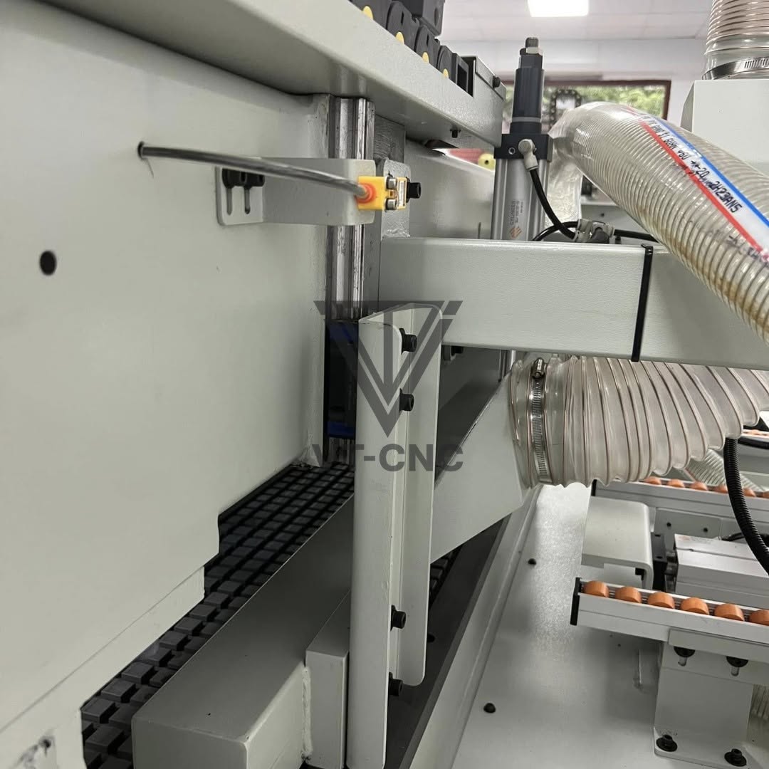Chi tiết máy dán cạnh