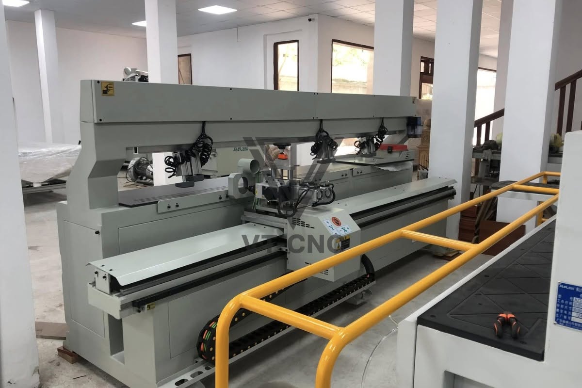 Máy khoan cam CNC